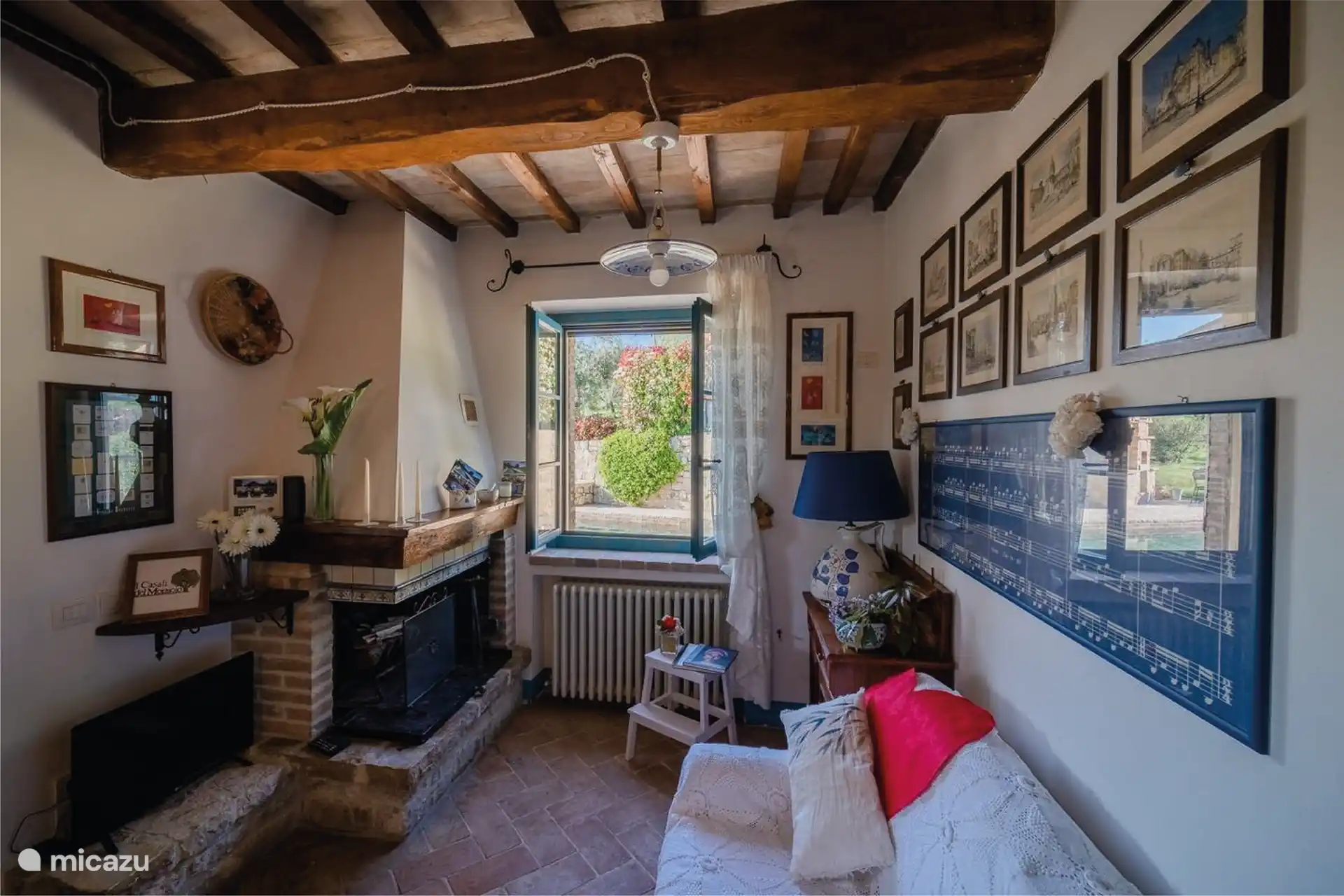 Salón-comedor con cocina.