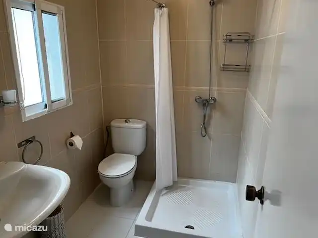 Casa el Girasol en España, Valencia, Montroy - villa Baño de la casa de invitados
