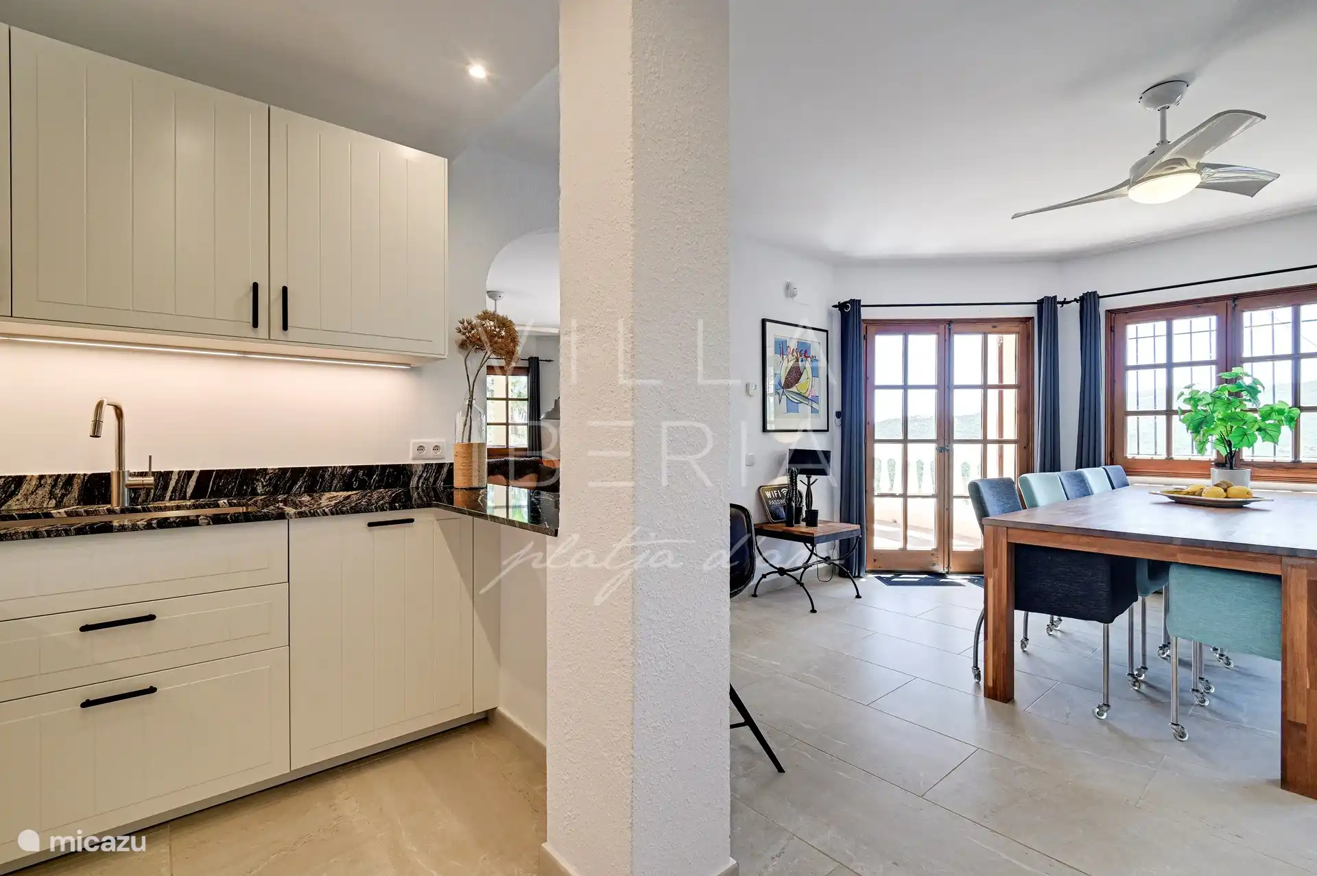 eetkamer met open keuken