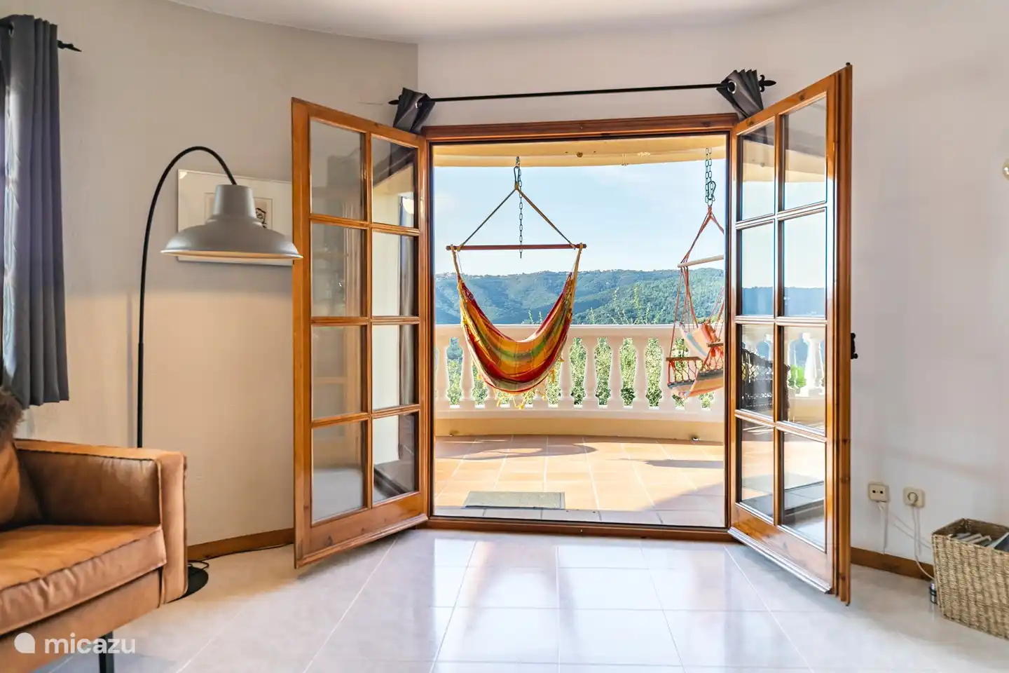 woonkamer met openslaande deuren