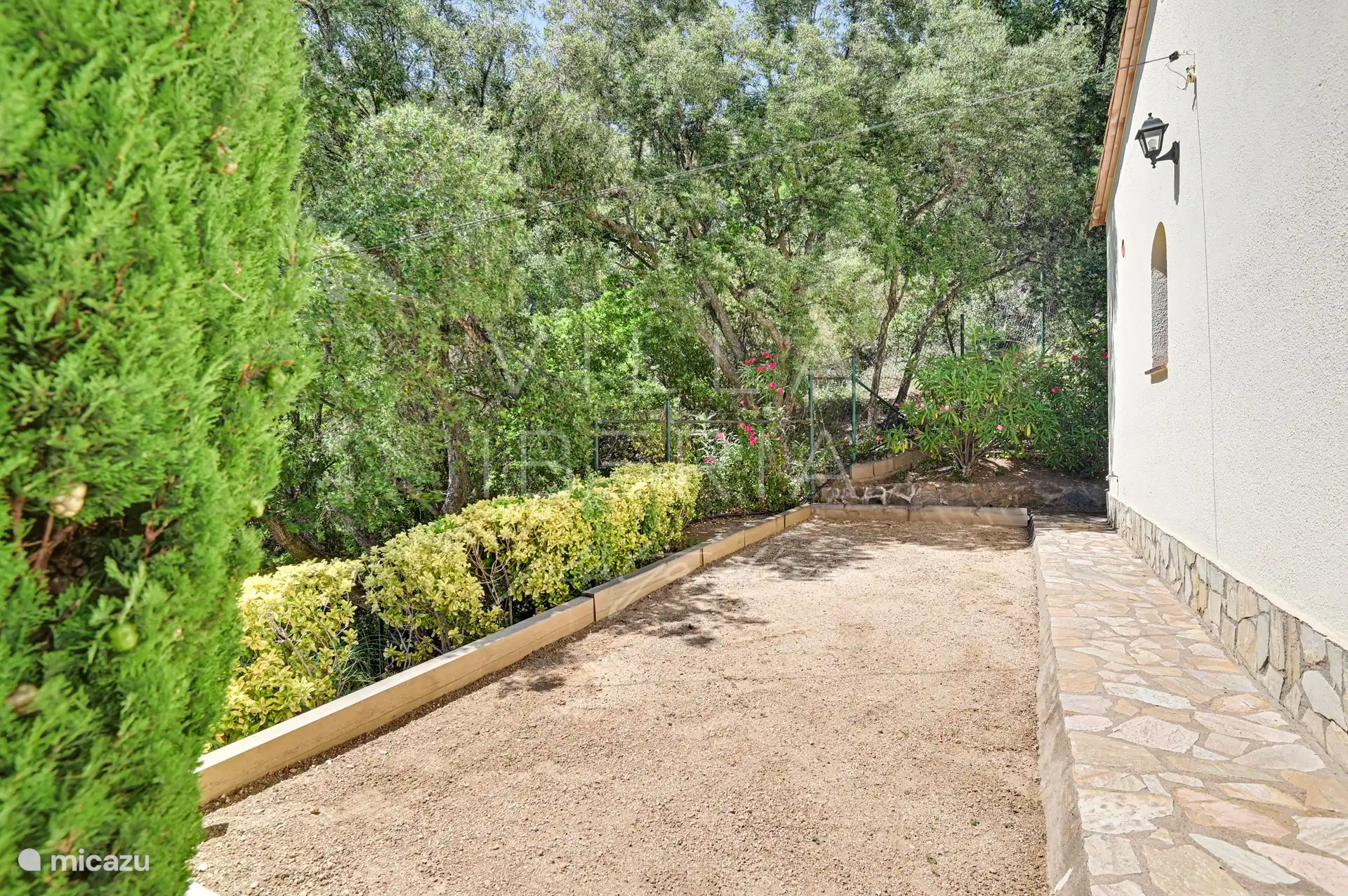 jue de boule baan die naast de villa is gelegen