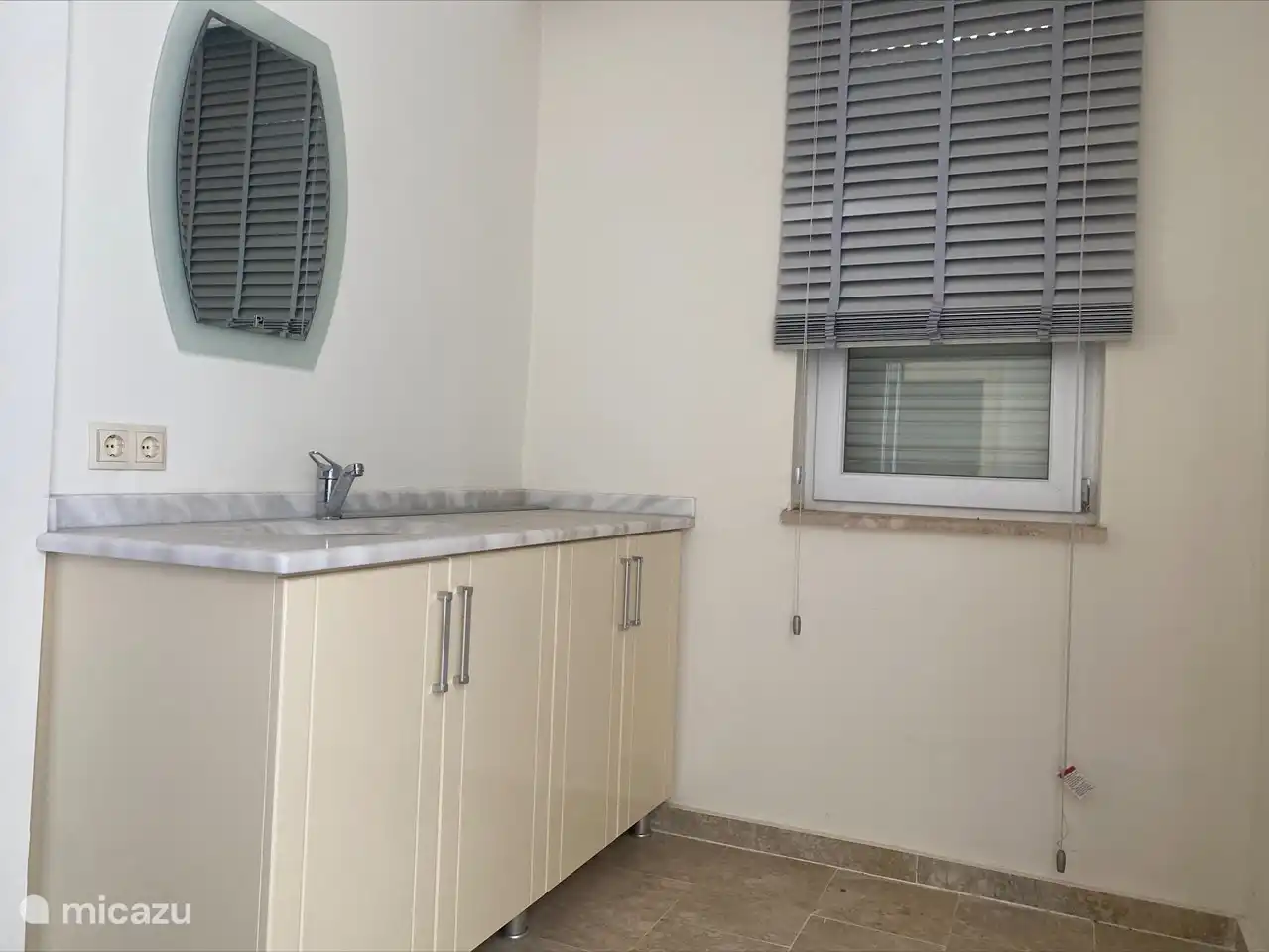 Lavabo del dormitorio 3