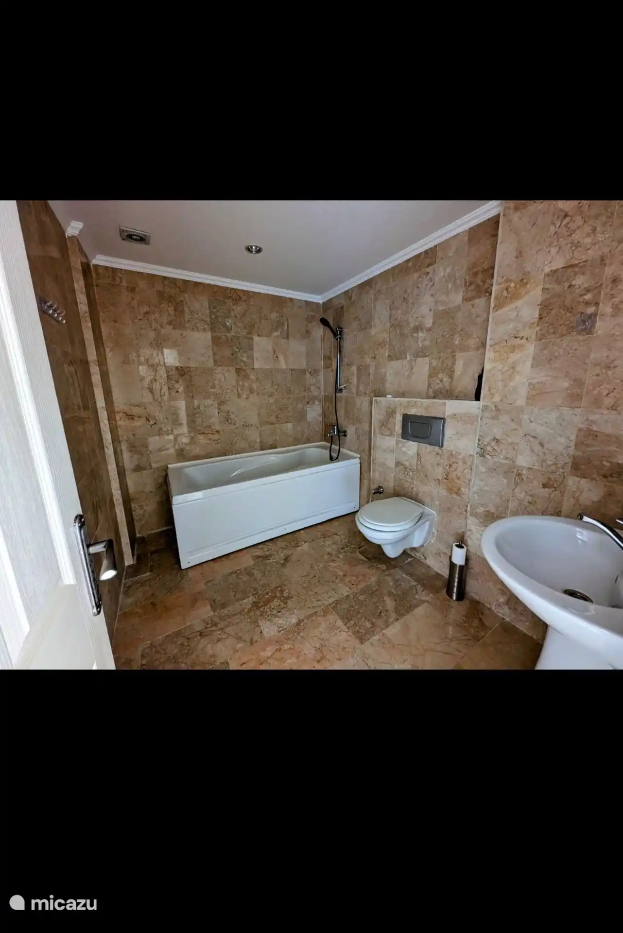 Baño en la planta baja.