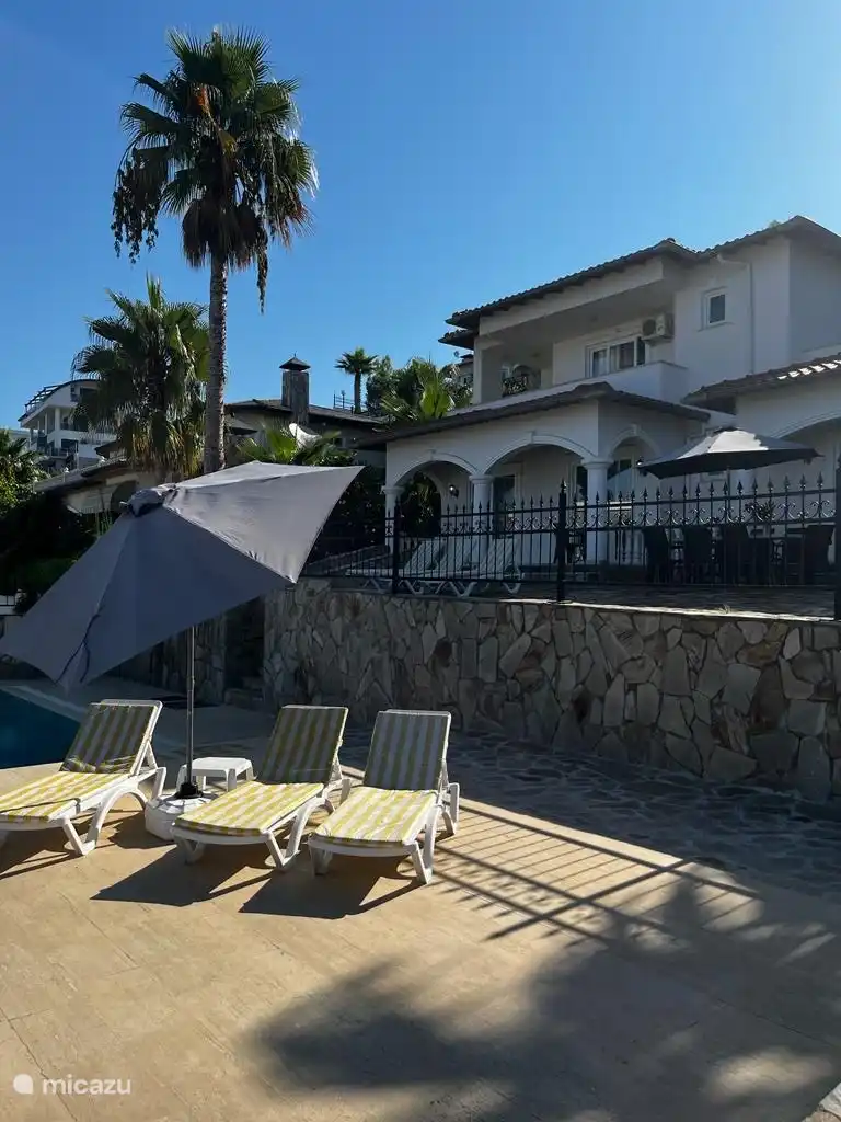 Terraza de la piscina