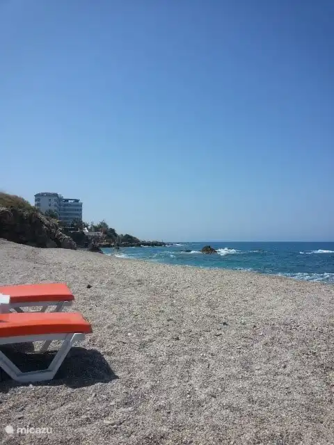 La playa de Kargicak está a unos 5 minutos en coche cuesta abajo