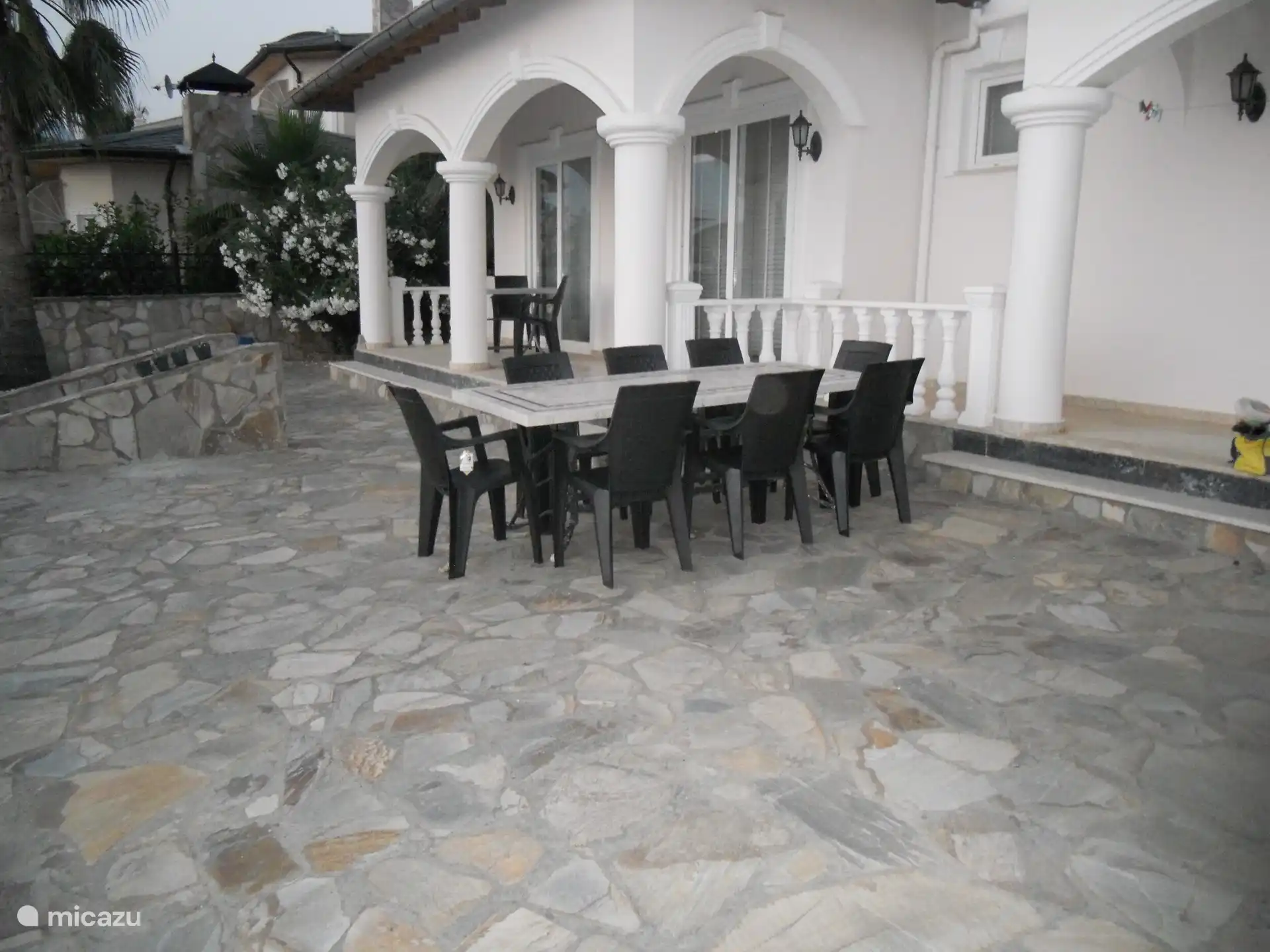 mesa de comedor al aire libre