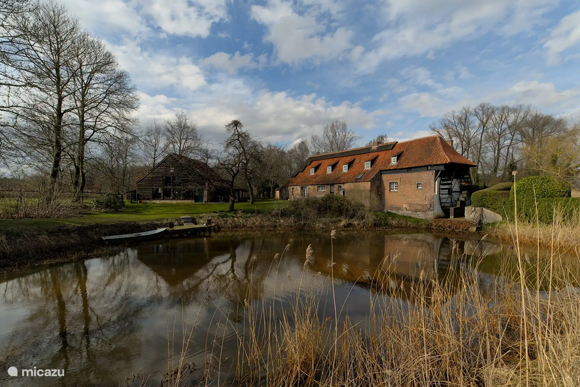 molino de agua a poca distancia