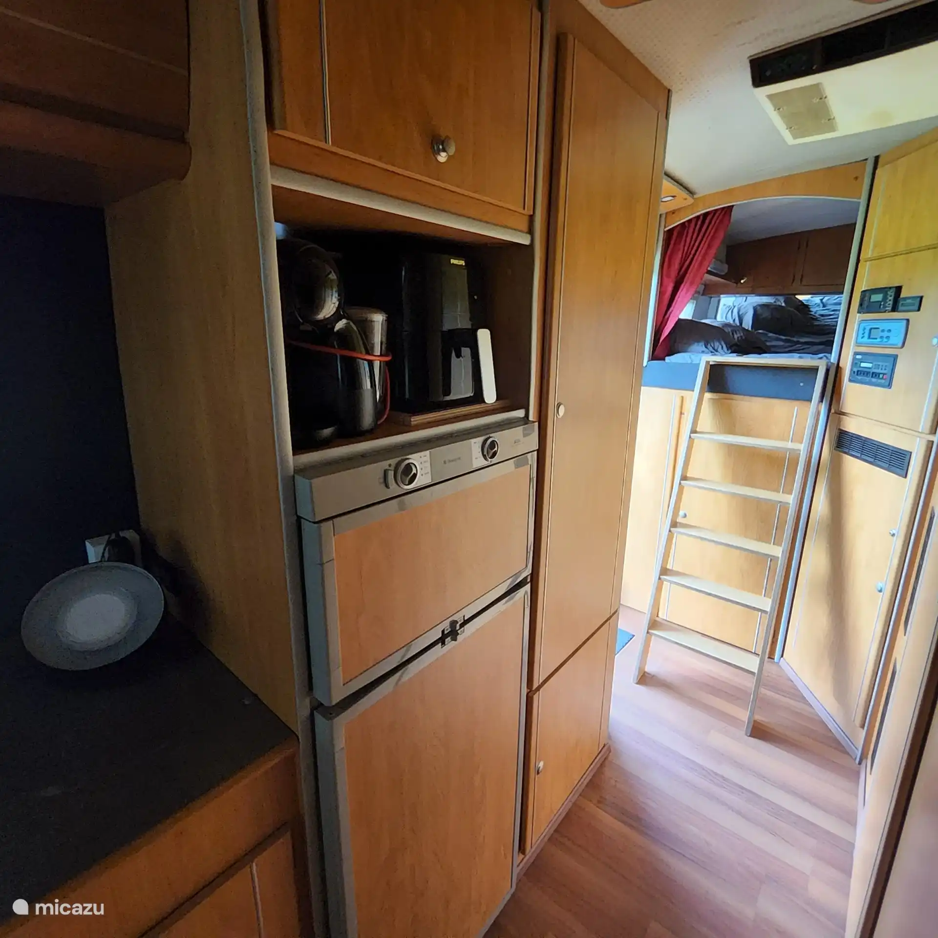 Kühlschrank / Kaffeemaschine / Backofen