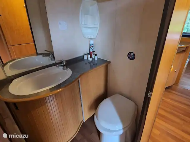Kromven On Wheels huren in België, Antwerpen, Merksplas - camper / jacht / woonboot badkamer