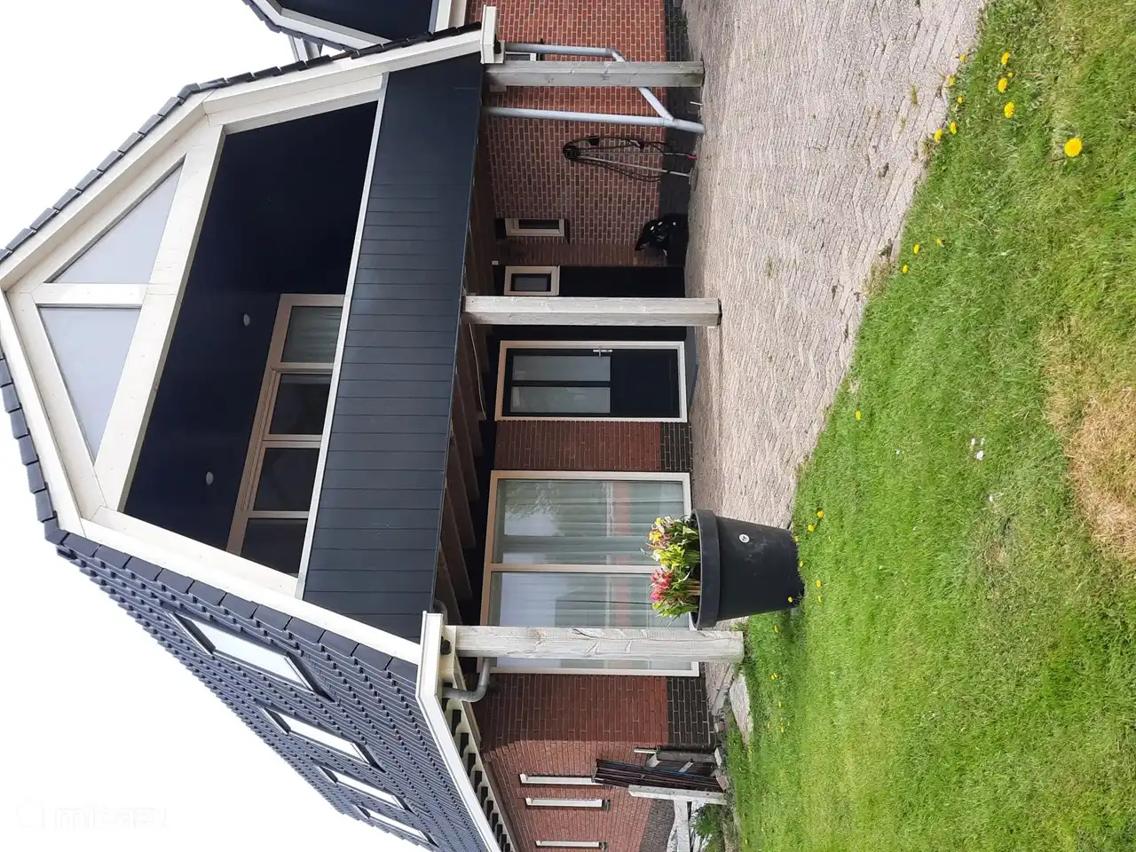 Bloemenpracht in Netherlands, North Holland, Breezand - Apartment