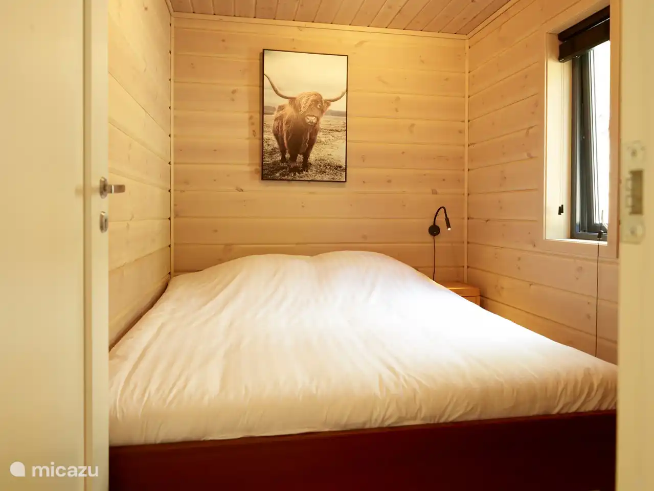 Deuxième chambre en bas.