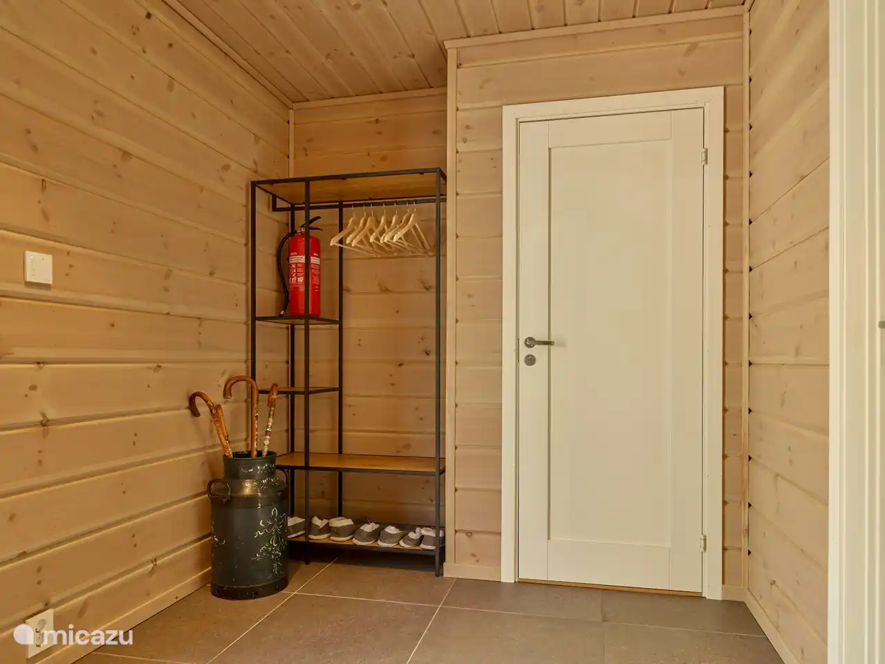 Hall avec détecteur d'incendie