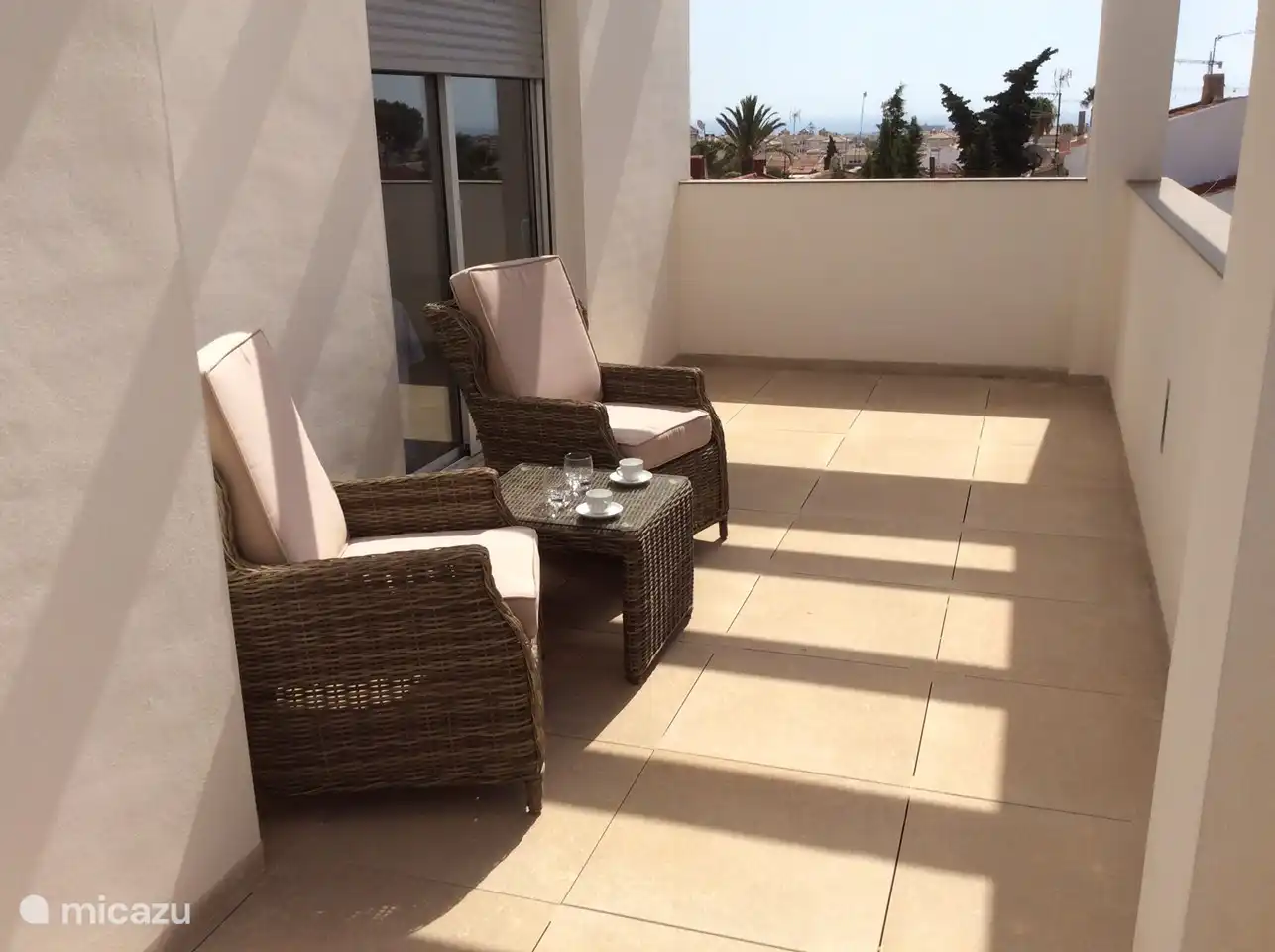 Tumbonas en la terraza superior