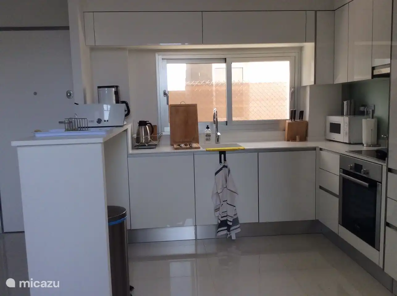 Cocina abierta totalmente equipada