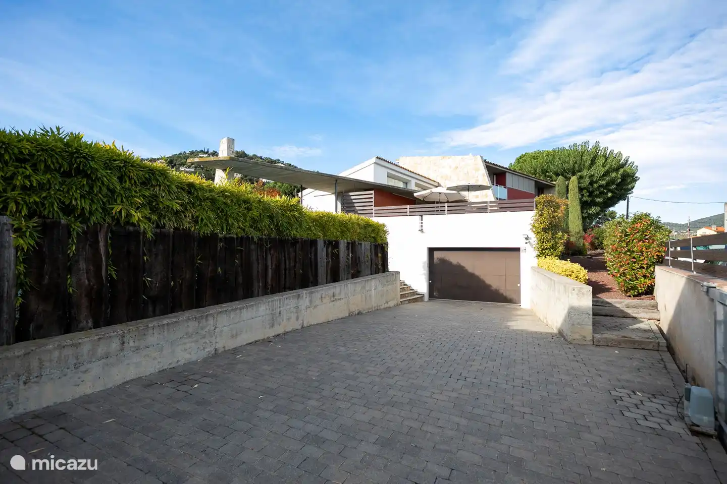 entrance to the garage with space for 3 cars