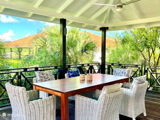 Blue Bay Villa Individuelle Azur | Curaçao, Curaçao-Centre, Blue Bay - villa Coin repas dans un jardin tropical