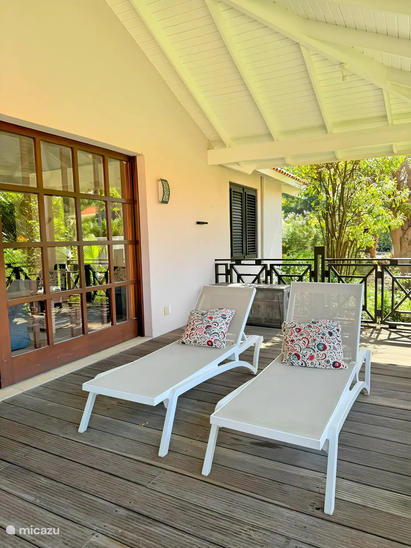 Se détendre sur le porche