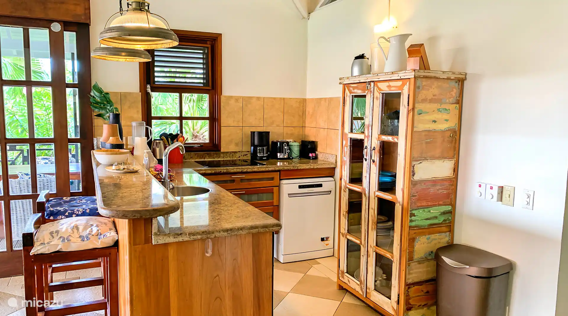 Salon et cuisine ouverte