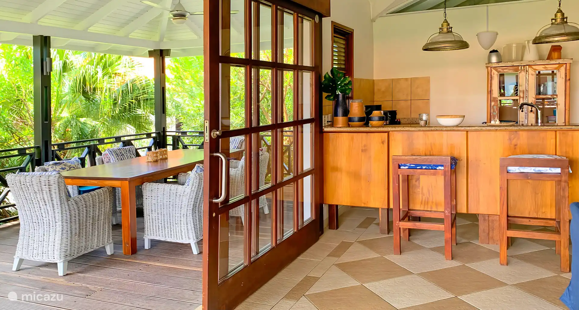 Salon et cuisine ouverte