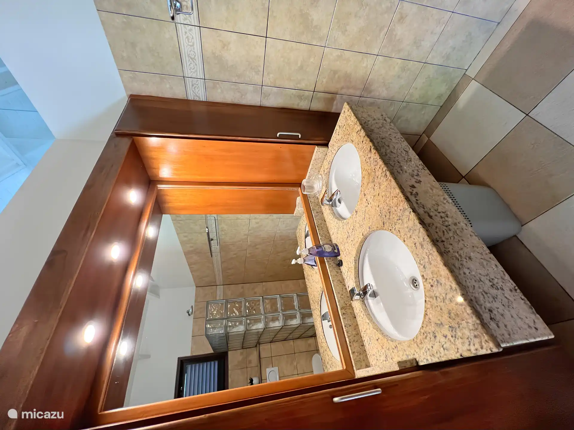 Salle de bain chambre 1