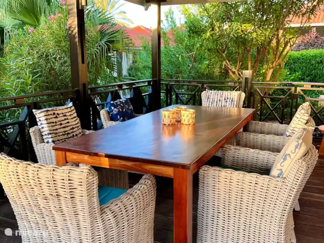 Blue Bay Villa Individuelle Azur | Curaçao, Curaçao-Centre, Blue Bay - villa Coin repas dans un jardin tropical
