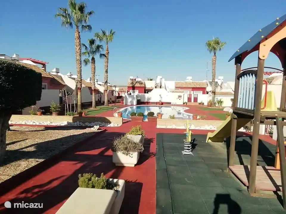 Children's playground equipment 