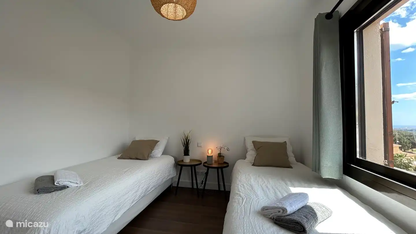 Bedroom 4 - 2 single beds (200x90) air conditioning, mirror and mosquito net on the window (on the 1st floor)