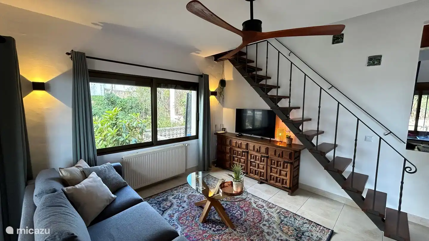 TV corner and stairs to 4th bedroom
