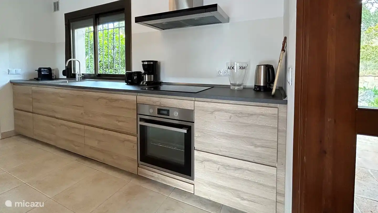 Kitchen with very complete equipment.