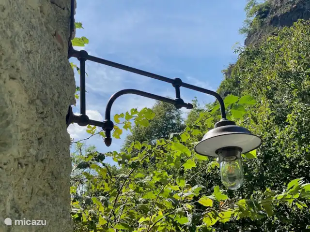 Chalet de Montagne Valsesia Stella | Italie, Piémont, Varallo Sesia - appartement Éclairage extérieur d’ambiance dans le jardin
