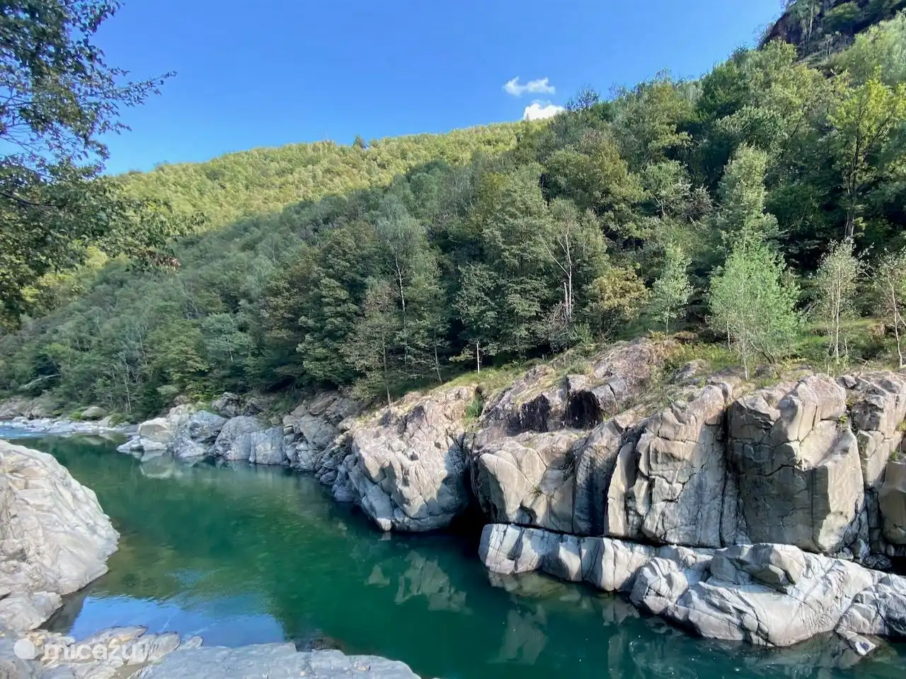 Heerlijke zwemplek aan de rivier de Sesia.