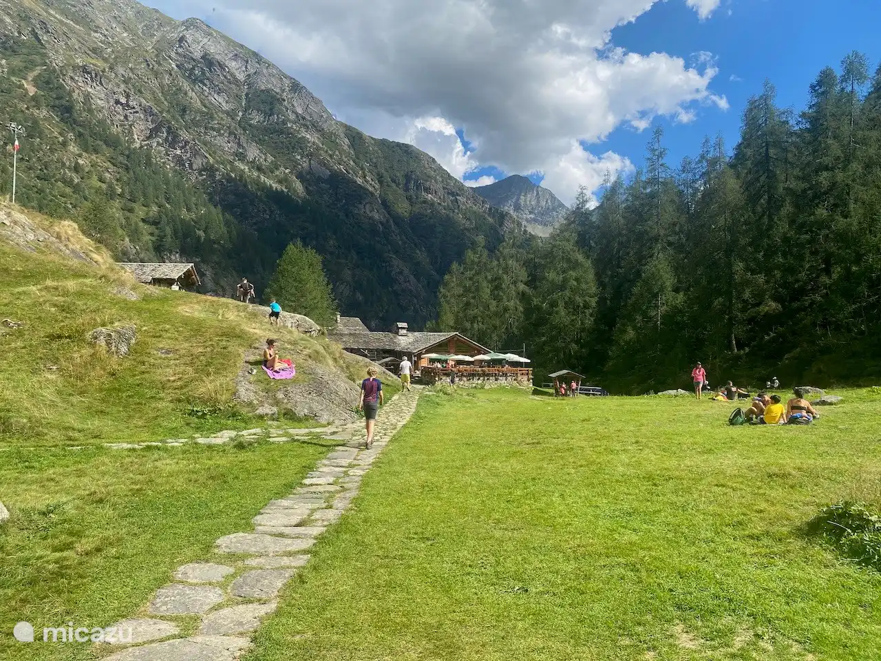 Rifugo Pastore boven in bergen van Alagna, deze wandeling is goed te wandelen voor jong en oud.
