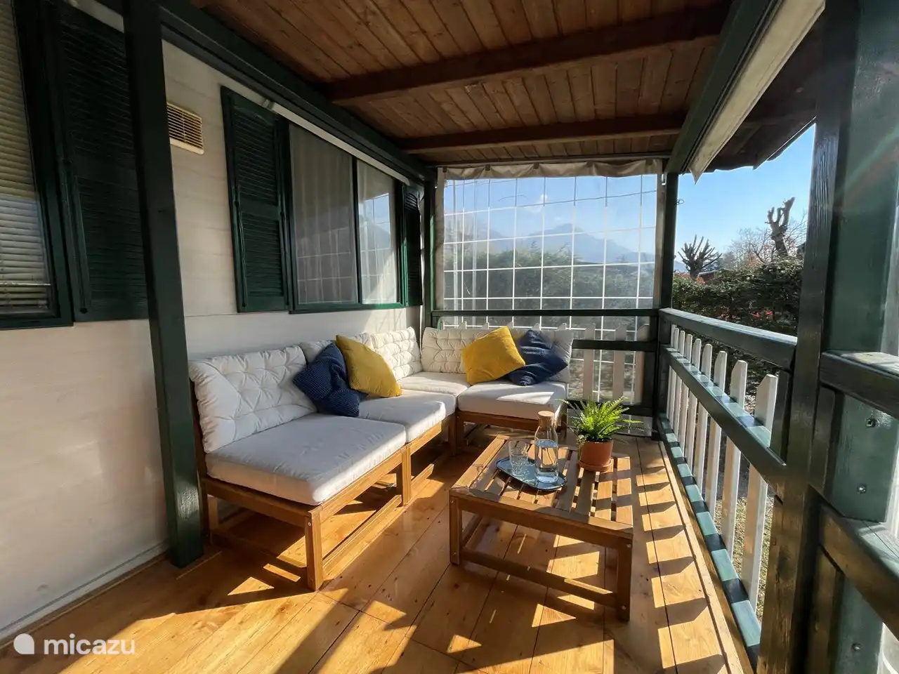 El nuevo sofá lounge en la terraza con cerradura.