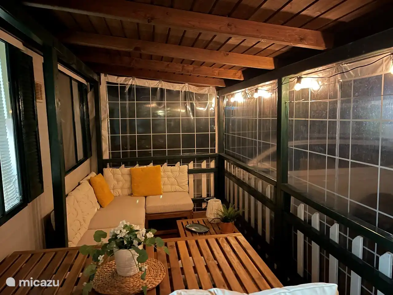 Buena iluminación en el porche para las últimas horas.