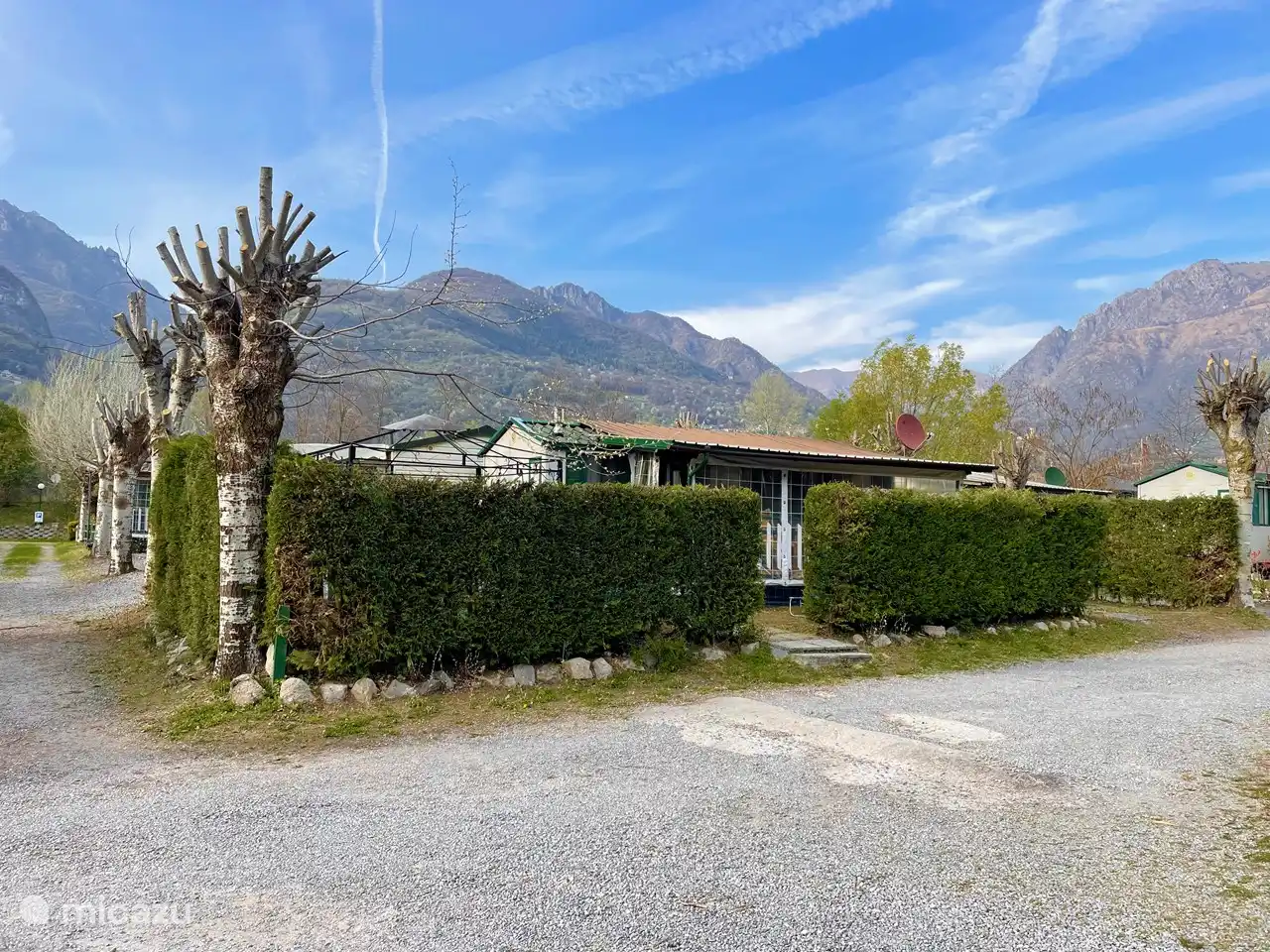 Gracias al seto, puede disfrutar de mucha privacidad en el jardín y en la terraza.