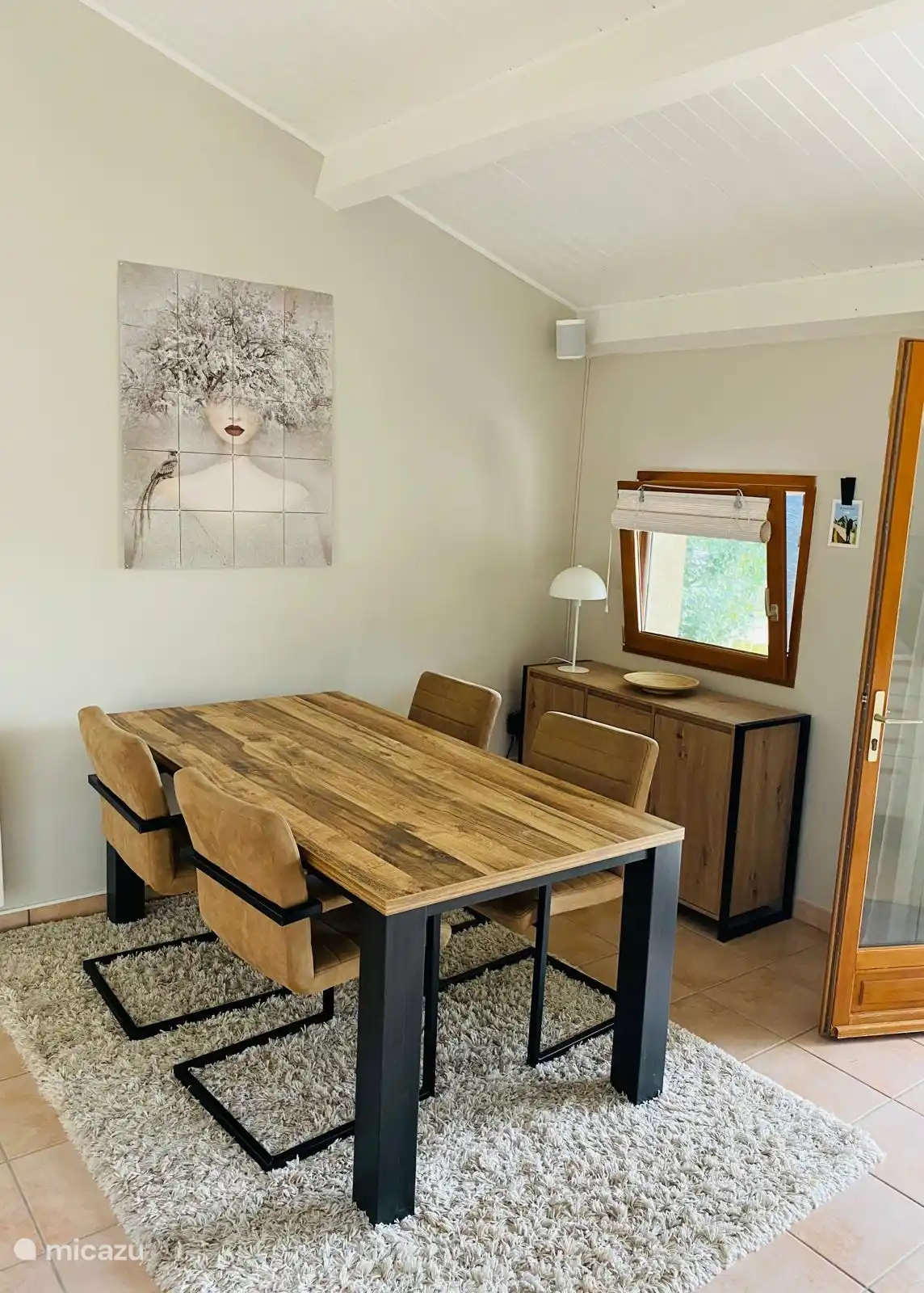 großzügiger Essbereich