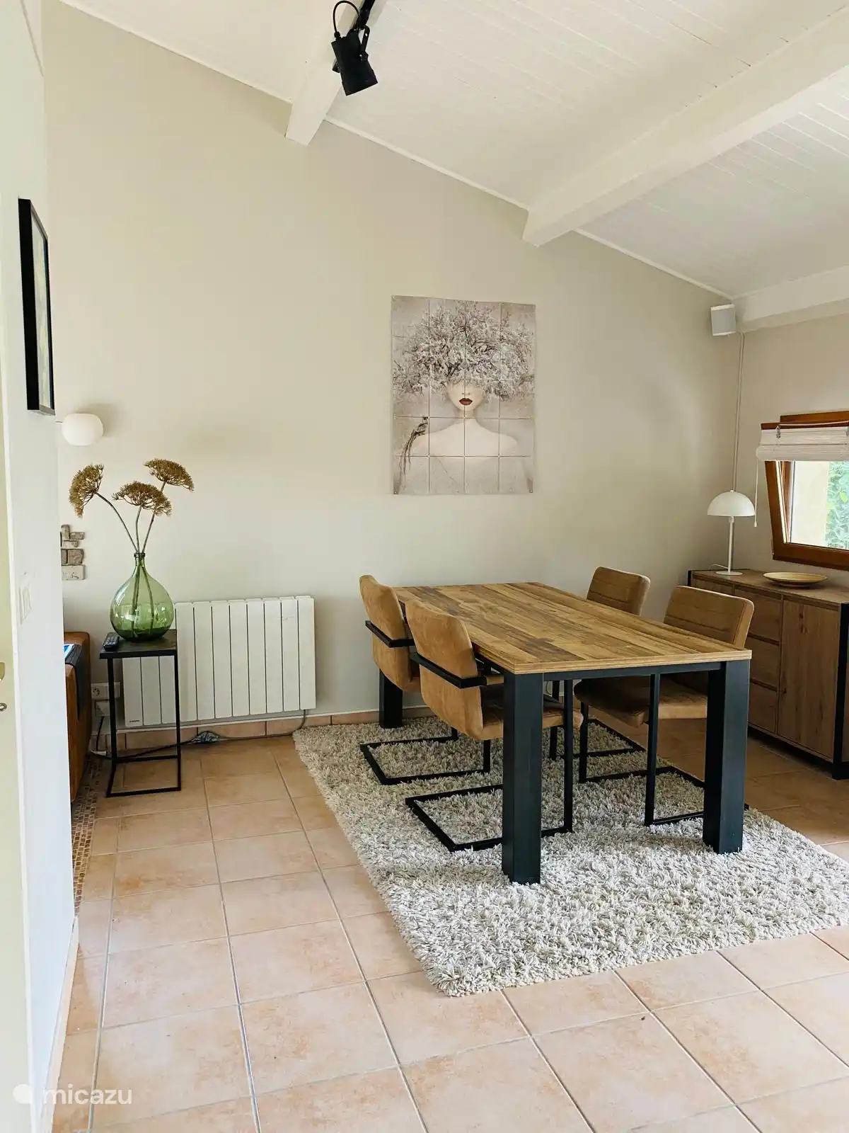 großzügiger Essbereich