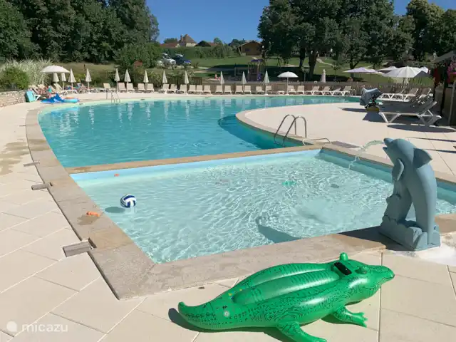 Location de Vacances France, Lot, Gourdon, gîte / cottage - Belle maison de vacances en Dordogne/Lot Belle piscine avec pataugeoire pour les plus petits
