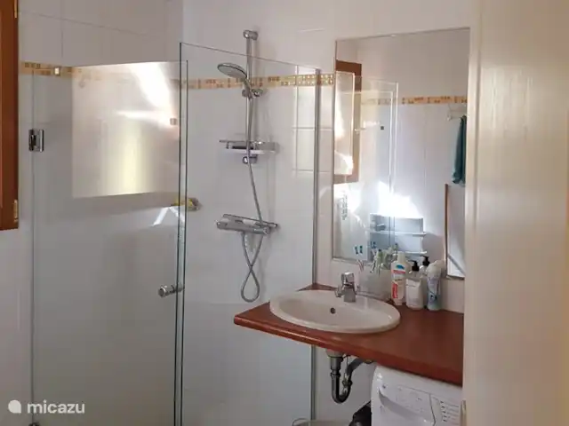 Location de Vacances France, Lot, Gourdon, gîte / cottage - Belle maison de vacances en Dordogne/Lot Salle de bain pratique