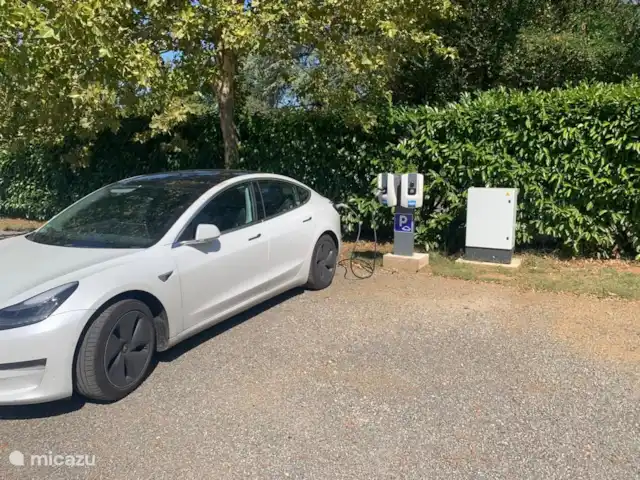 Location de Vacances France, Lot, Gourdon, gîte / cottage - Belle maison de vacances en Dordogne/Lot une des améliorations de 2023 : une véritable borne de recharge. Vous pouvez désormais arriver l'esprit tranquille avec une batterie vide.