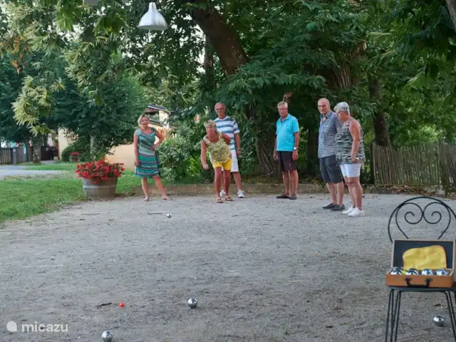 Location de Vacances France, Lot, Gourdon, gîte / cottage - Belle maison de vacances en Dordogne/Lot Jeu de boules - le jeu pour les gens avec des boules d’acier !