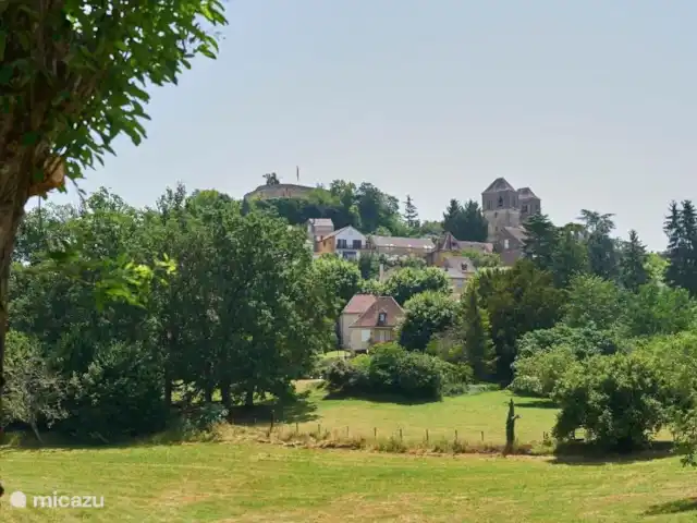 Location de Vacances France, Lot, Gourdon, gîte / cottage - Belle maison de vacances en Dordogne/Lot belle vue sur Gourdon lors de la balade matinale jusqu'à la boulangerie du village pour le croissant du jour !