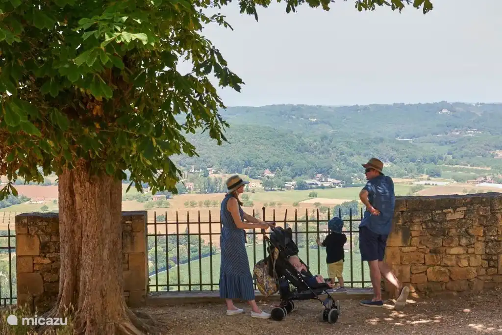 Blick auf den Fluss Dordogne von Domme