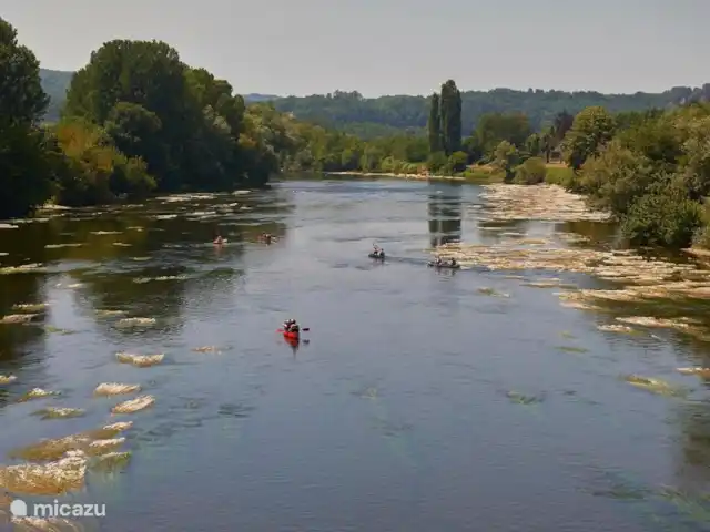Location de Vacances France, Lot, Gourdon, gîte / cottage - Belle maison de vacances en Dordogne/Lot Profitez de la pagaie sur la Dordogne, avec un pique-nique au bord et un plongeon occasionnel pour vous rafraîchir !