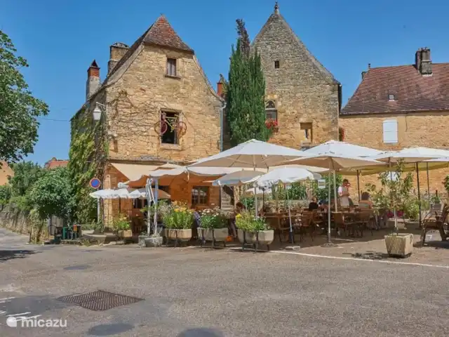 Location de Vacances France, Lot, Gourdon, gîte / cottage - Belle maison de vacances en Dordogne/Lot Domme fait partie de ces belles villes au bord de la Dordogne, à moins de 30 minutes en voiture !