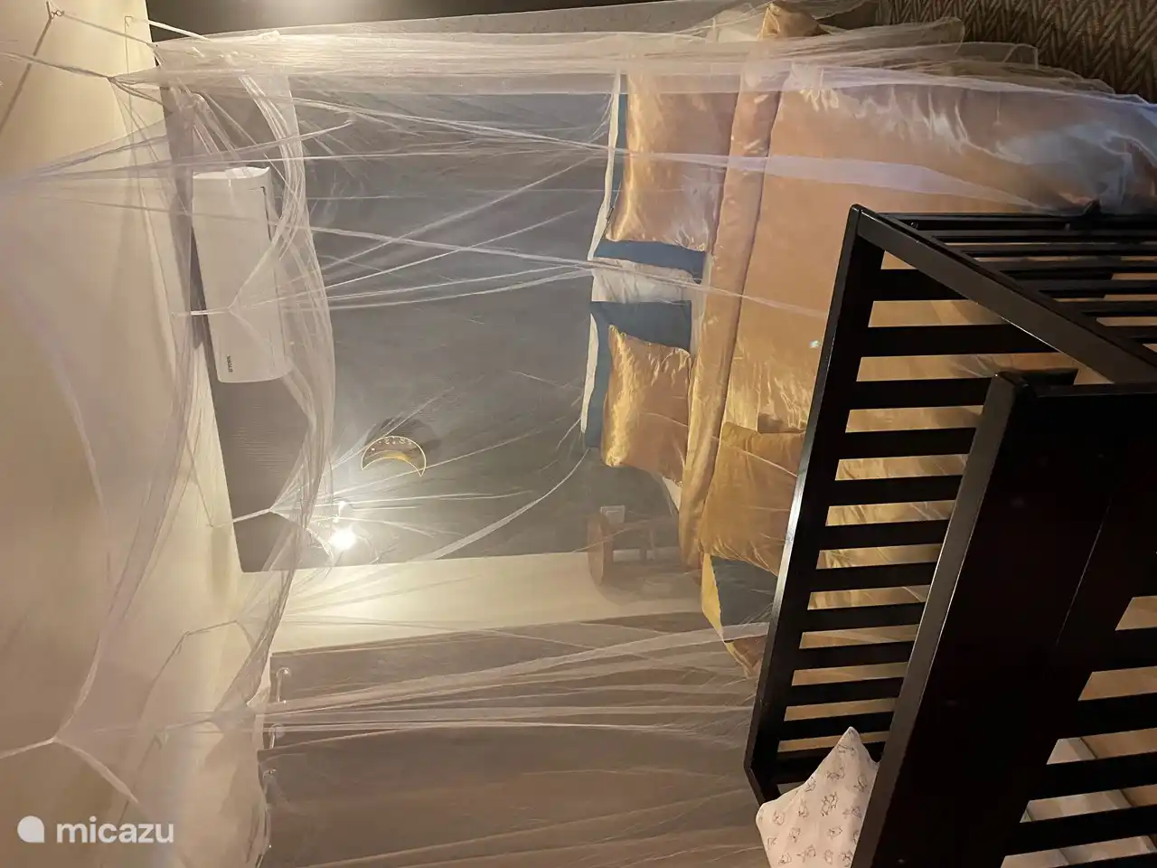 Auf Anfrage kann ein Babybett zugestellt werden.