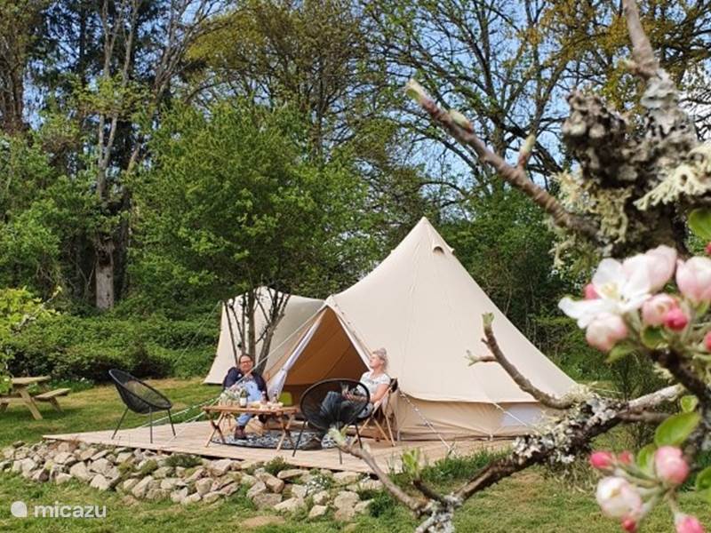 Maison de Vacances France, Puy-de-Dôme, Gouttières Glamping / Tente Safari / Yourte Tente cloche l'Aigle ( 4 pers )