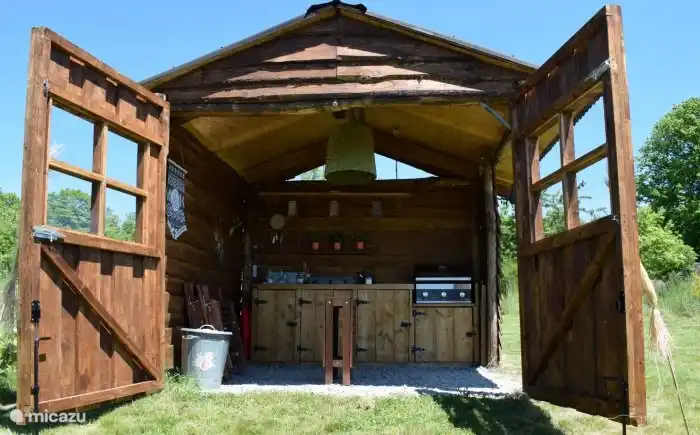 Cuisine extérieure avec portes Farmhouse