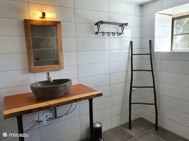 Tente cloche l’Aigle ( 2/4 pers ) | France, Puy-de-Dôme, Gouttières - glamping / tente safari / yourte Beau lavabo