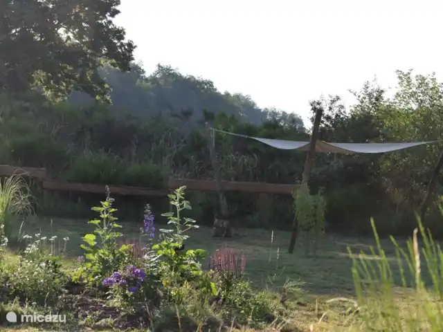 Tente cloche l’Aigle ( 2/4 pers ) | France, Puy-de-Dôme, Gouttières - glamping / tente safari / yourte Joli coin salon